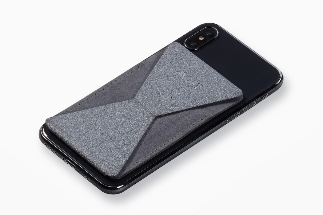moftx_invisible_foldaway_stand_for_smartphone_04.jpg
