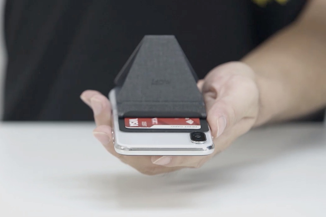 moftx_invisible_foldaway_stand_for_smartphone_05.jpg