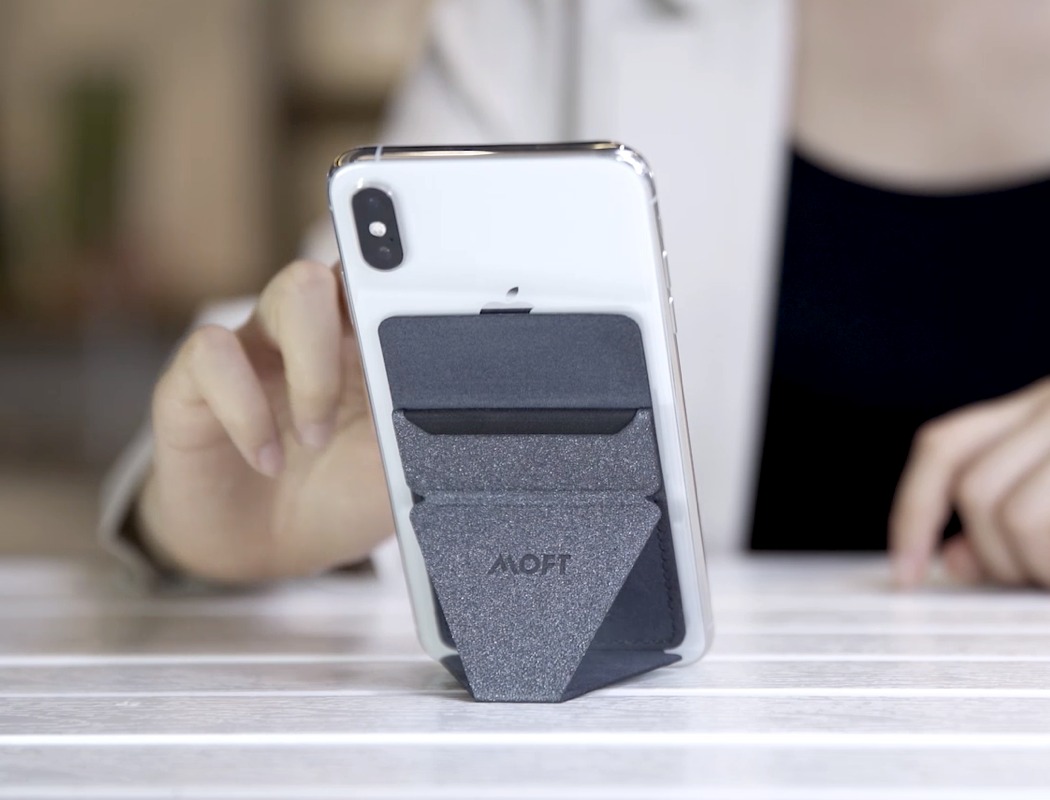 moftx_invisible_foldaway_stand_for_smartphone_02.jpg
