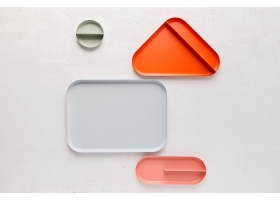 THE UNUSUAL GEOMETRIC MODULES OF THIS ORGANIZER TRAY ADD A POP OF COLOUR TO YOUR DESK!
