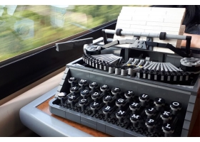 AN ALL LEGO TYPEWRITER FOR SOME PLAYFUL NOSTALGIA!